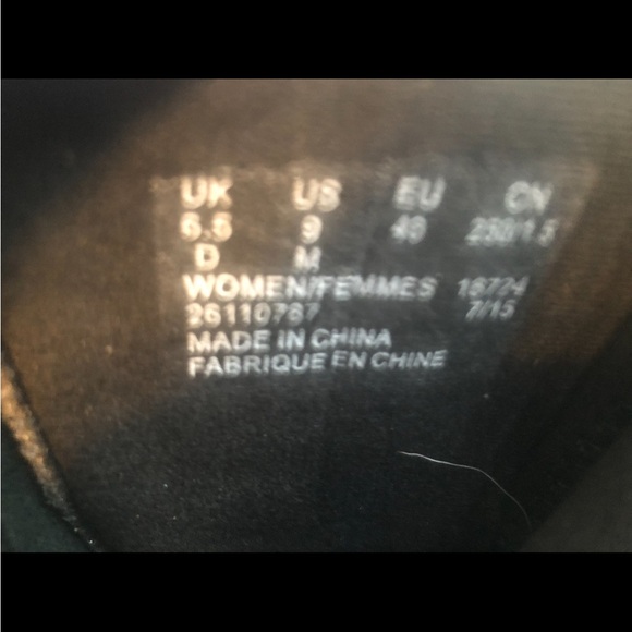 New in Box Size 9 Leather Olivia Boots from Clark’s - Picture 6 of 8